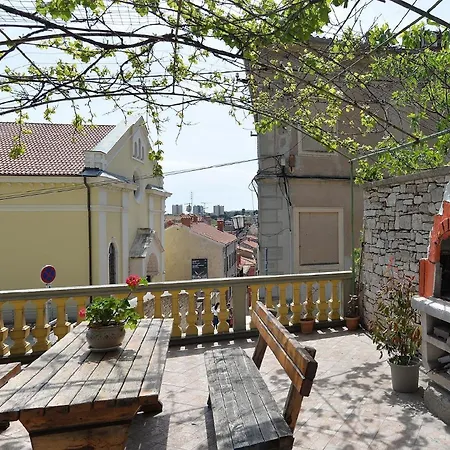 Apartment Ferienwohnung Fuer 4 Personen Ca 60 Qm In Pula, Istrien Istrische Riviera - B52736